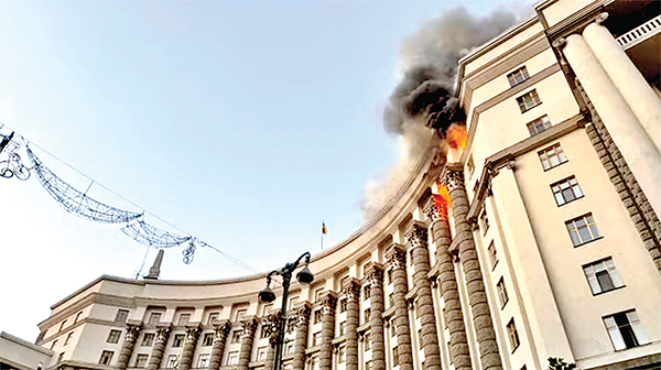 কিয়েভে মন্ত্রিসভা ভবনে হামলা