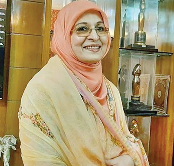 পাঁচ বছর পর দেশে ফিরলেন শাবানা পাঁচ বছর পর দেশে ফিরলেন শাবানা