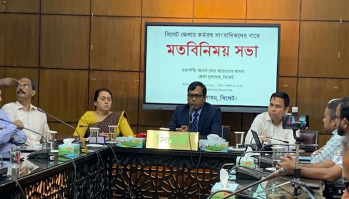 কিনব্রিজে হকার বসতে দেবো না, বন্ধ হবে মোটরসাইকেল চলাচলও: ডিসি সরওয়ার কিনব্রিজে হকার বসতে দেবো না, বন্ধ হবে মোটরসাইকেল চলাচলও: ডিসি সরওয়ার