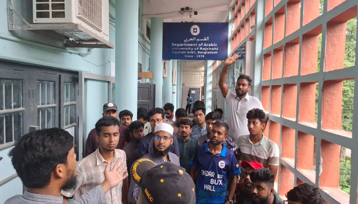 ২৫ ঘন্টা পর তালা খুললেন রাবির আরবী বিভাগের শিক্ষার্থীরা