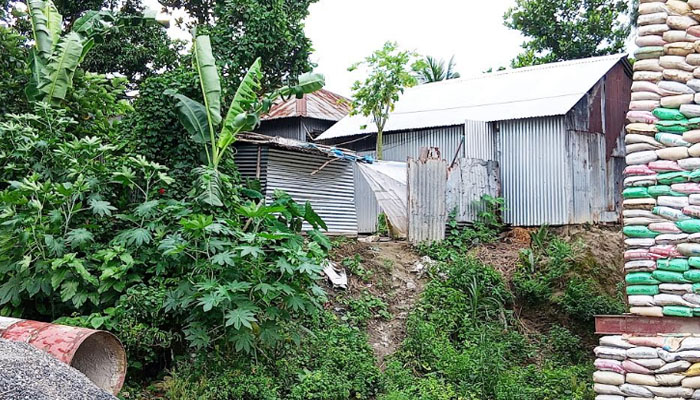 সিরাজগঞ্জে ব্রিজ নির্মাণের কাজ ব্যাহত সিরাজগঞ্জে ব্রিজ নির্মাণের কাজ ব্যাহত