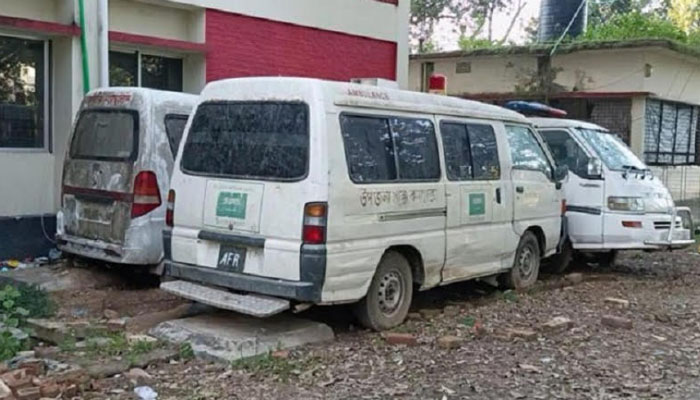 উখিয়ার বরাদ্দকৃত অ্যাম্বুলেন্স চলছে কুতুবদিয়ায়! উখিয়ার বরাদ্দকৃত অ্যাম্বুলেন্স চলছে কুতুবদিয়ায়!