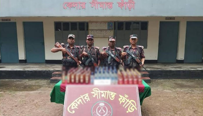 কুড়িগ্রামে ২ কোটি টাকার মাদকসহ অবৈধ মালামাল উদ্ধার কুড়িগ্রামে ২ কোটি টাকার মাদকসহ অবৈধ মালামাল উদ্ধার