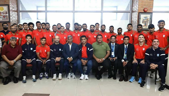 বিশেষ ফ্লাইটে দেশে ফিরছে জাতীয় ফুটবল দল বিশেষ ফ্লাইটে দেশে ফিরছে জাতীয় ফুটবল দল