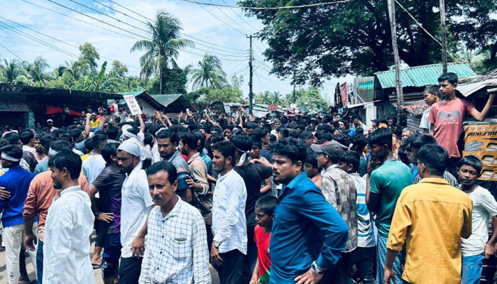 উচ্ছেদের গুজব, উদ্বাস্তুদের তালিকা করতে গিয়ে বাঁধার মুখে প্রশাসন উচ্ছেদের গুজব, উদ্বাস্তুদের তালিকা করতে গিয়ে বাঁধার মুখে প্রশাসন