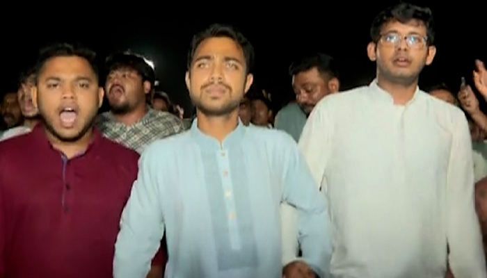 জাকসুর ভোট বর্জনের পর ছাত্রদলের বিক্ষোভ মিছিল