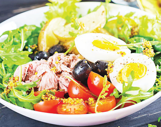 দুপুরে খাবারের আগে সালাদ দুপুরে খাবারের আগে সালাদ