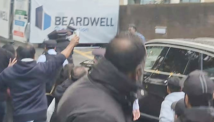 লন্ডনে তথ্য উপদেষ্টা মাহফুজ আলমের ওপর হামলার চেষ্টা লন্ডনে তথ্য উপদেষ্টা মাহফুজ আলমের ওপর হামলার চেষ্টা