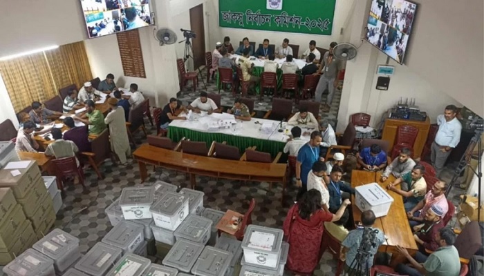 ১৮ কেন্দ্রের ভোট গণনা শেষ, ফল প্রকাশ সন্ধ্যায়