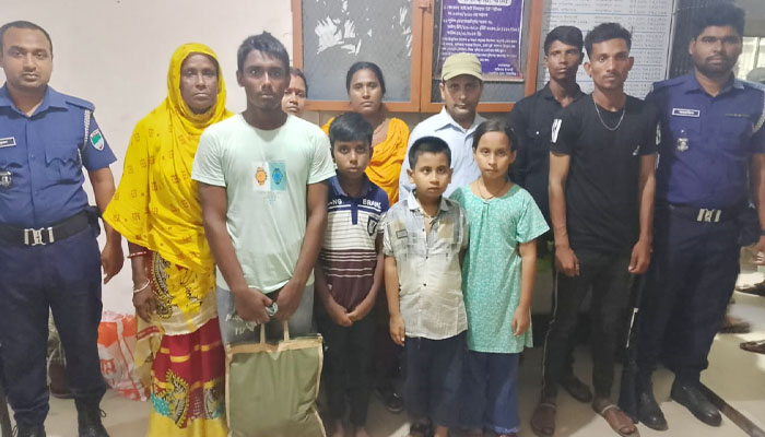 সাতক্ষীরার তলুইগাছা সীমান্ত দিয়ে ১০ বাংলাদেশিকে হস্তান্তর সাতক্ষীরার তলুইগাছা সীমান্ত দিয়ে ১০ বাংলাদেশিকে হস্তান্তর