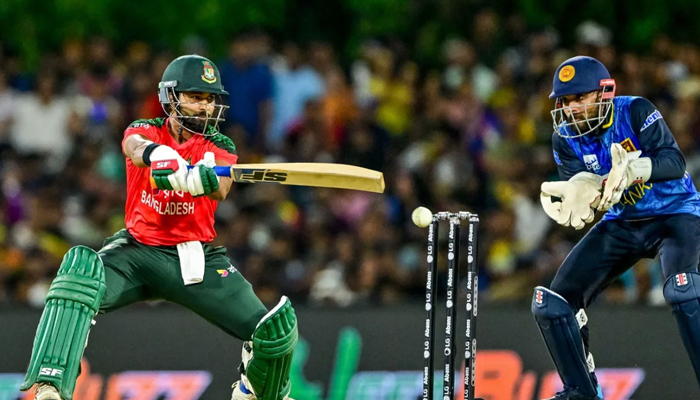 জাকের-শামীম জুটিতে লড়াকু পুঁজি বাংলাদেশের জাকের-শামীম জুটিতে লড়াকু পুঁজি বাংলাদেশের