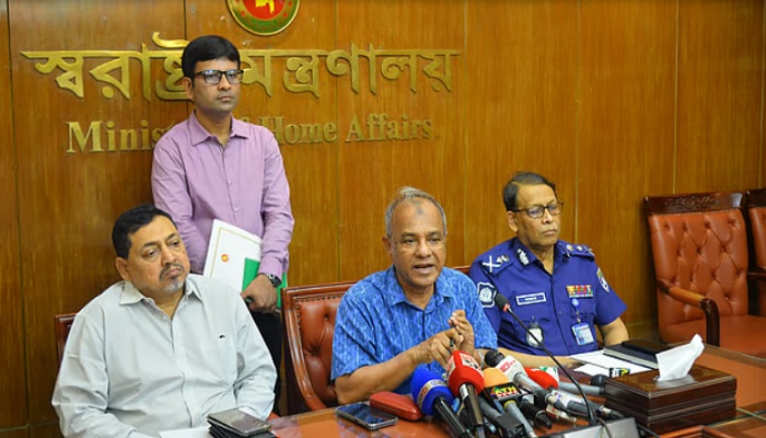 যাবজ্জীবন কারাদণ্ডের মেয়াদ কমাতে আলোচনা চলছে: স্বরাষ্ট্র উপদেষ্টা যাবজ্জীবন কারাদণ্ডের মেয়াদ কমাতে আলোচনা চলছে: স্বরাষ্ট্র উপদেষ্টা