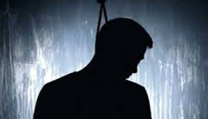 তাড়াইলে মায়ের কাপড় গলায় ঝুলিয়ে ছেলের আত্মহত্যা তাড়াইলে মায়ের কাপড় গলায় ঝুলিয়ে ছেলের আত্মহত্যা