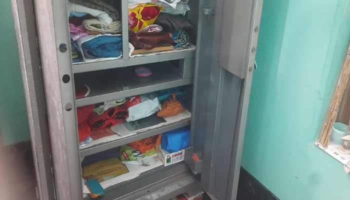 সাতক্ষীরায় গ্রিলের তালা ভেঙে দুর্ধর্ষ চুরি, ৩০ ভরি স্বর্ণালংকার খোয়া সাতক্ষীরায় গ্রিলের তালা ভেঙে দুর্ধর্ষ চুরি, ৩০ ভরি স্বর্ণালংকার খোয়া