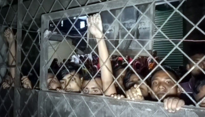 আশুলিয়ায় স্বামী-স্ত্রীসহ ৩ জনের মরদেহ উদ্ধার আশুলিয়ায় স্বামী-স্ত্রীসহ ৩ জনের মরদেহ উদ্ধার