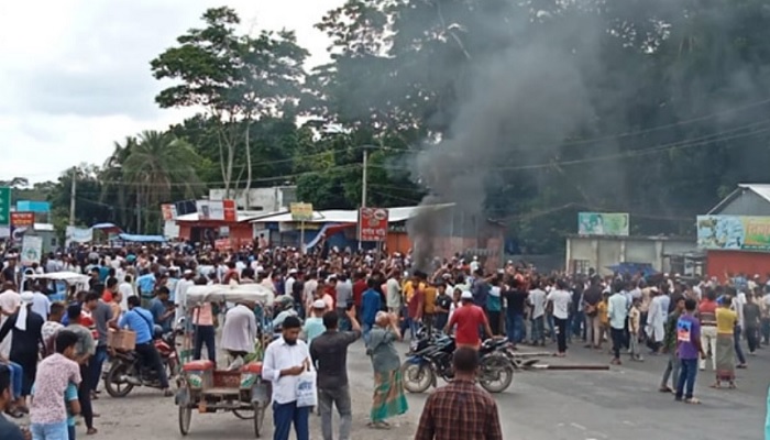 ফরিদপুরে ভাঙ্গা থানা ও উপজেলা পরিষদে হামলা-ভাঙচুর ফরিদপুরে ভাঙ্গা থানা ও উপজেলা পরিষদে হামলা-ভাঙচুর