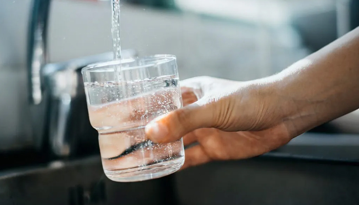 সকালে দাঁত ব্রাশ না করে পানি পান করলে যা হয় সকালে দাঁত ব্রাশ না করে পানি পান করলে যা হয়