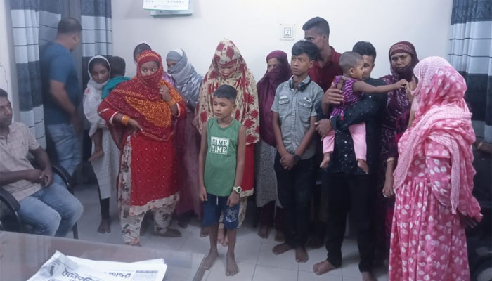 সীমান্তে ১৫ বাংলাদেশিকে বিজিবির কাছে হস্তান্তর করলো বিএসএফ সীমান্তে ১৫ বাংলাদেশিকে বিজিবির কাছে হস্তান্তর করলো বিএসএফ