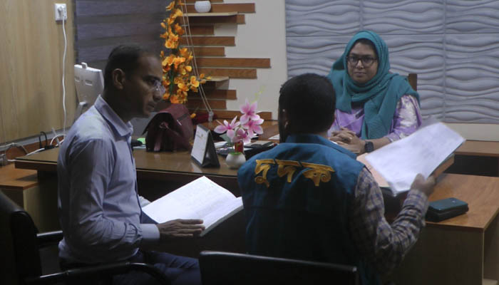 দামুড়হুদা স্বাস্থ্য কমপ্লেক্সে দুদকের অভিযান দামুড়হুদা স্বাস্থ্য কমপ্লেক্সে দুদকের অভিযান