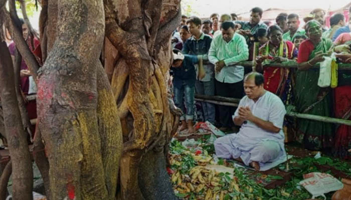 সাতক্ষীরায় বিশ্বকর্মা ও মনসা পূজা, হচ্ছে না গুড়পুকুর মেলা সাতক্ষীরায় বিশ্বকর্মা ও মনসা পূজা, হচ্ছে না গুড়পুকুর মেলা