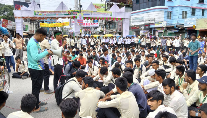 রংপুরে বিক্ষোভ ও রোড ব্লকেড কর্মসূচিতে ভোগান্তির অভিযোগ
