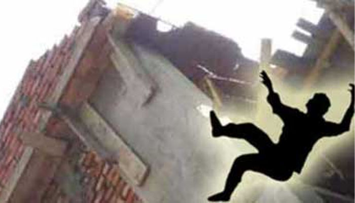 চুয়াডাঙ্গায় ছাদ থেকে পড়ে রাজমিস্ত্রীর মৃত্যু