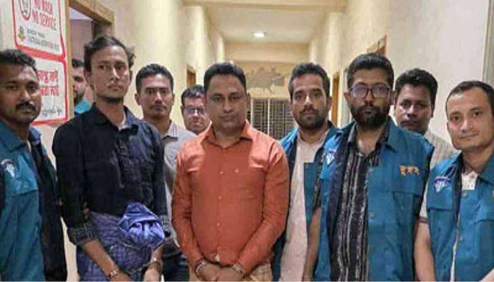 চট্টগ্রামে রাজস্ব কর্মকর্তা কারাগারে চট্টগ্রামে রাজস্ব কর্মকর্তা কারাগারে