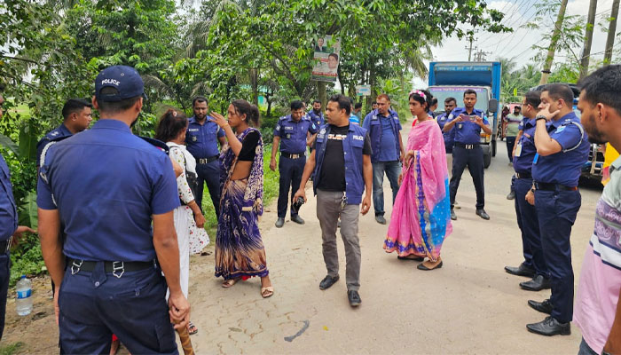 নারায়ণগঞ্জে চাঁদাবাজি ও প্রবাসীদের মারধর, ১২ হিজড়া গ্রেপ্তার নারায়ণগঞ্জে চাঁদাবাজি ও প্রবাসীদের মারধর, ১২ হিজড়া গ্রেপ্তার