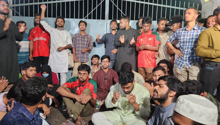 রাবিতে পোষ্য কোটা পুনর্বহালের প্রতিবাদে অবস্থান