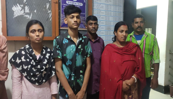 তলুইগাছা সীমান্ত দিয়ে ৮ বাংলাদেশিকে হস্তান্তর তলুইগাছা সীমান্ত দিয়ে ৮ বাংলাদেশিকে হস্তান্তর