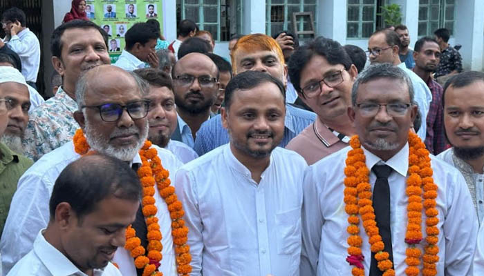 কুড়িগ্রাম আইনজীবী সমিতি নির্বাচনে সভাপতি ফখরুল, সম্পাদক তাজুল কুড়িগ্রাম আইনজীবী সমিতি নির্বাচনে সভাপতি ফখরুল, সম্পাদক তাজুল