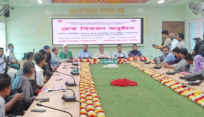 ‘আমরা সড়কে দুর্ঘটনা দেখতে চাই না, সড়কে শৃঙ্খলা ফেরাতে চাই’ ‘আমরা সড়কে দুর্ঘটনা দেখতে চাই না, সড়কে শৃঙ্খলা ফেরাতে চাই’