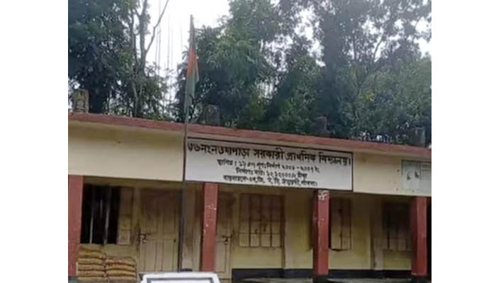 বন্ধের দিনেও শিক্ষা প্রতিষ্ঠানে উড়ছে জাতীয় পতাকা