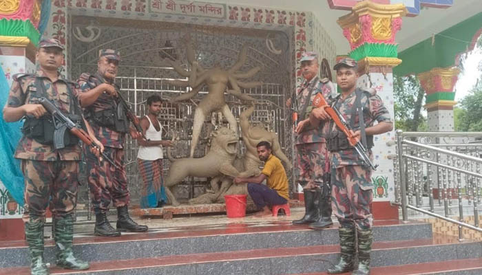 হবিগঞ্জের ৫৯ দুর্গাপূজা মণ্ডপে বিজিবির কঠোর নিরাপত্তা হবিগঞ্জের ৫৯ দুর্গাপূজা মণ্ডপে বিজিবির কঠোর নিরাপত্তা