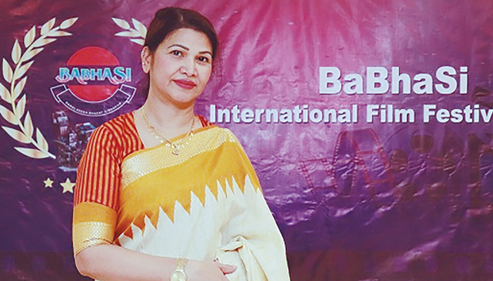 নাজনীন হাসান খানের ‘প্রেমলীলা’ নাজনীন হাসান খানের ‘প্রেমলীলা’