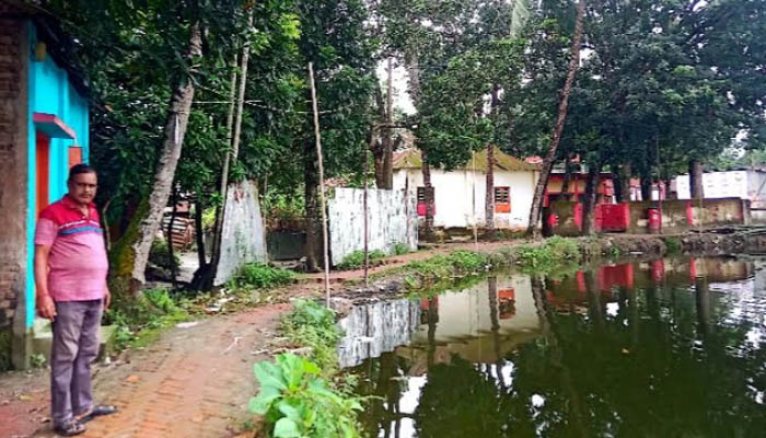 তাড়াইলে ভূমি অফিস-পোস্ট অফিসের সড়ক যাচ্ছে কাচারি পুকুরে তাড়াইলে ভূমি অফিস-পোস্ট অফিসের সড়ক যাচ্ছে কাচারি পুকুরে