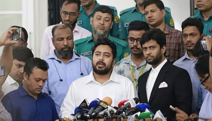 আওয়ামী লীগকে দল হিসেবে বিচারের আওতায় আনা উচিত: নাহিদ ইসলাম আওয়ামী লীগকে দল হিসেবে বিচারের আওতায় আনা উচিত: নাহিদ ইসলাম