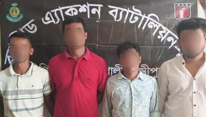 নোয়াখালী জেনারেল হাসপাতালে অভিযান, ৭ দালাল আটক নোয়াখালী জেনারেল হাসপাতালে অভিযান, ৭ দালাল আটক