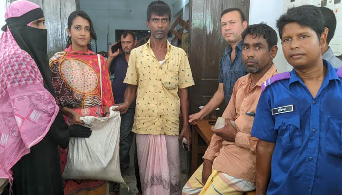 নকলায় ৯১০ পরিবারের মাঝে ন্যায্যমূল্যে টিসিবির পণ্য বিক্রি