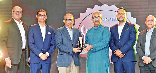 তৃতীয়বারের মতো সুপারব্র্যান্ডস সম্মাননা পেল ইবিএল তৃতীয়বারের মতো সুপারব্র্যান্ডস সম্মাননা পেল ইবিএল