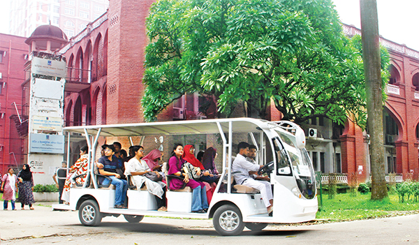 যাতায়াত সহজ করতে পরিবেশবান্ধব বৈদ্যুতিক যান ক্যাম্পাস শাটল যাতায়াত সহজ করতে পরিবেশবান্ধব বৈদ্যুতিক যান ক্যাম্পাস শাটল