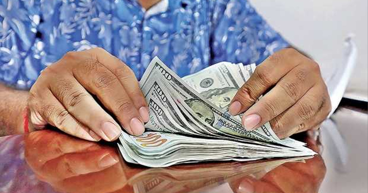 ২১ দিনে রেমিট্যান্স এসেছে দুই বিলিয়ন ডলার ২১ দিনে রেমিট্যান্স এসেছে দুই বিলিয়ন ডলার