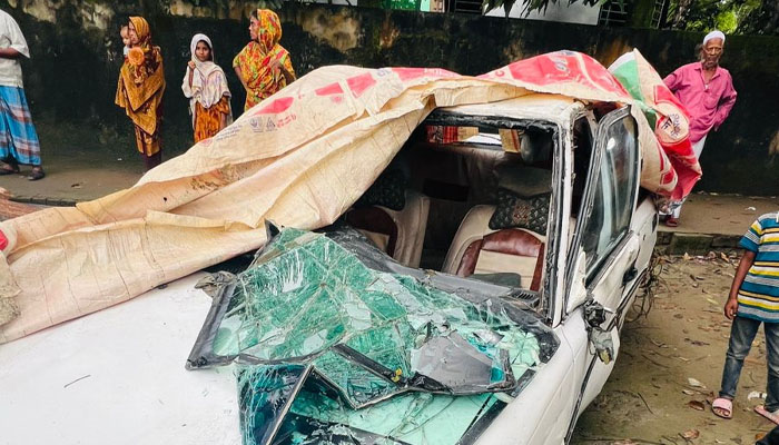 বেগমগঞ্জে প্রশিক্ষণ প্রাইভেটকার পুকুরে পড়ে তরুণের মৃত্যু, আহত ২ বেগমগঞ্জে প্রশিক্ষণ প্রাইভেটকার পুকুরে পড়ে তরুণের মৃত্যু, আহত ২