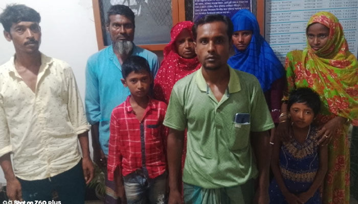 ১৫ বাংলাদেশিকে বিজিবির কাছে হস্তান্তর করলো বিএসএফ ১৫ বাংলাদেশিকে বিজিবির কাছে হস্তান্তর করলো বিএসএফ