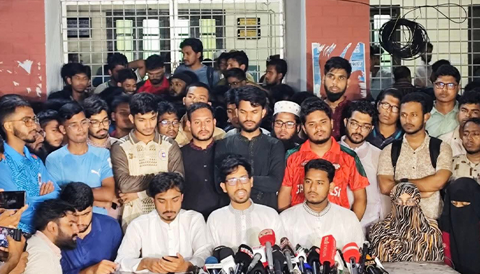 রাকসু নির্বাচন পেছানোর প্রতিবাদে ছাত্রশিবিরের বিক্ষোভ মিছিল