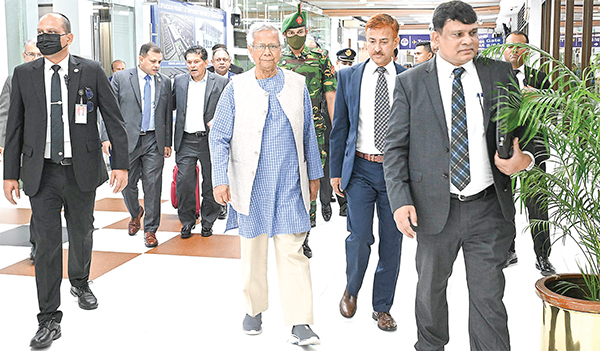 জাতিসংঘ সাধারণ পরিষদের ৮০তম অধিবেশনে যোগ দিতে ঢাকা ত্যাগ করেন প্রধান উপদেষ্টা