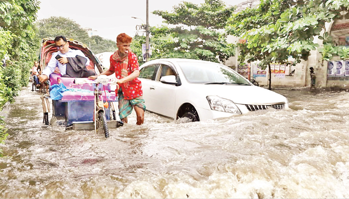 রাজধানীতে জলাবদ্ধতায় ভোগান্তি