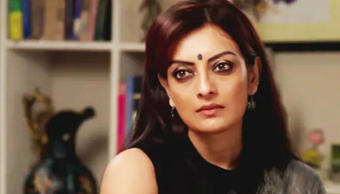 গাড়ি মেরামতে গিয়ে হেনস্তার শিকার ঊষসী চক্রবর্তী গাড়ি মেরামতে গিয়ে হেনস্তার শিকার ঊষসী চক্রবর্তী