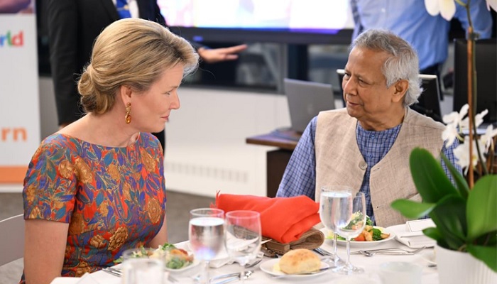 প্রধান উপদেষ্টার সঙ্গে বেলজিয়ামের রাণী এবং সাবেক ব্রিটিশ প্রধানমন্ত্রীর সাক্ষাৎ প্রধান উপদেষ্টার সঙ্গে বেলজিয়ামের রাণী এবং সাবেক ব্রিটিশ প্রধানমন্ত্রীর সাক্ষাৎ