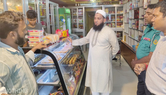 কর্ণফুলীতে ভ্রাম্যমাণ আদালতের অভিযান, ১৭ হাজার টাকা জরিমানা কর্ণফুলীতে ভ্রাম্যমাণ আদালতের অভিযান, ১৭ হাজার টাকা জরিমানা